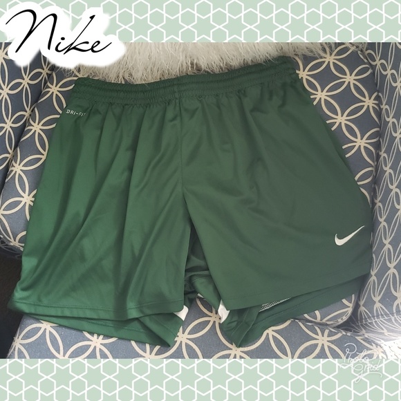 Nike Pants - 💋Nike dri fit medium shorts green